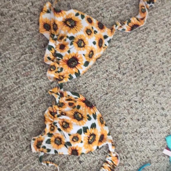 Bikini - Picture 4 of 4